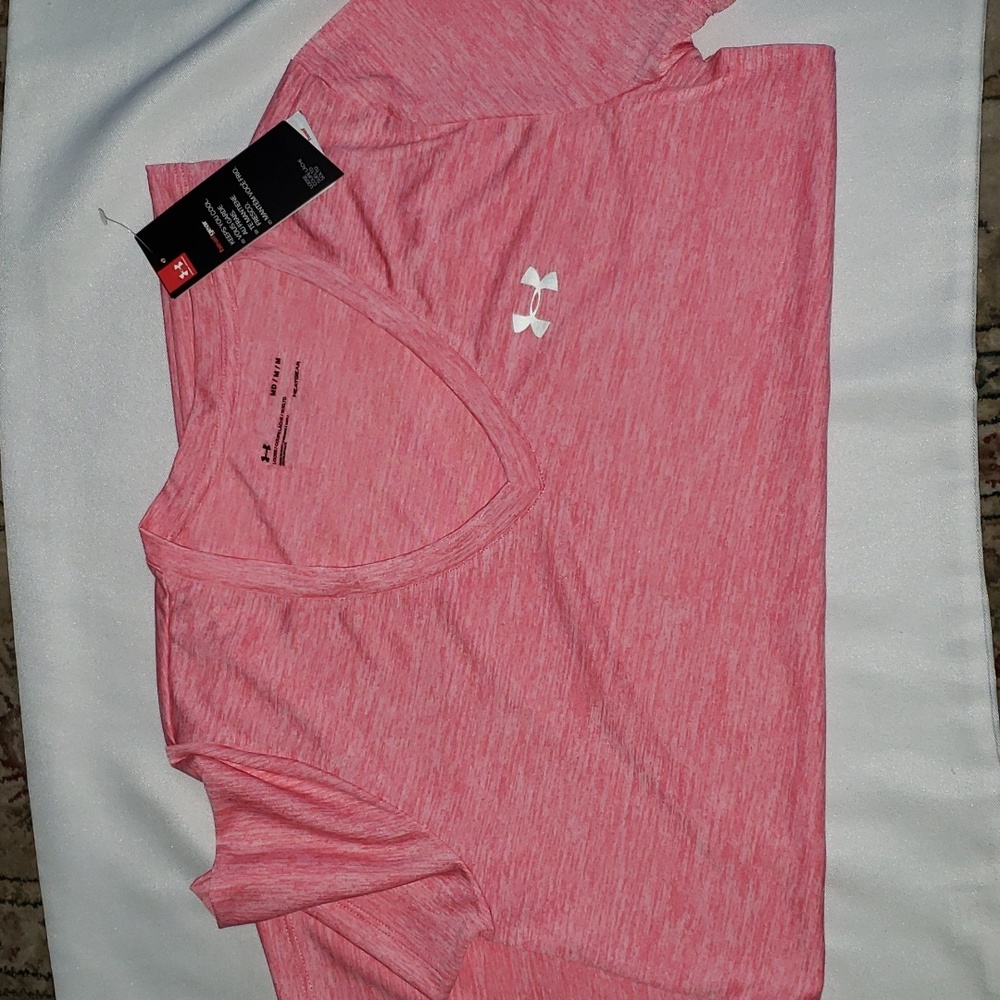 Under Armour short sleeve Heatgear Tee Shirt, pink, size Medium